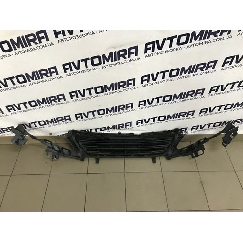 Решетка радиатора Peugeot 308 T9 2013-2017 1610745280